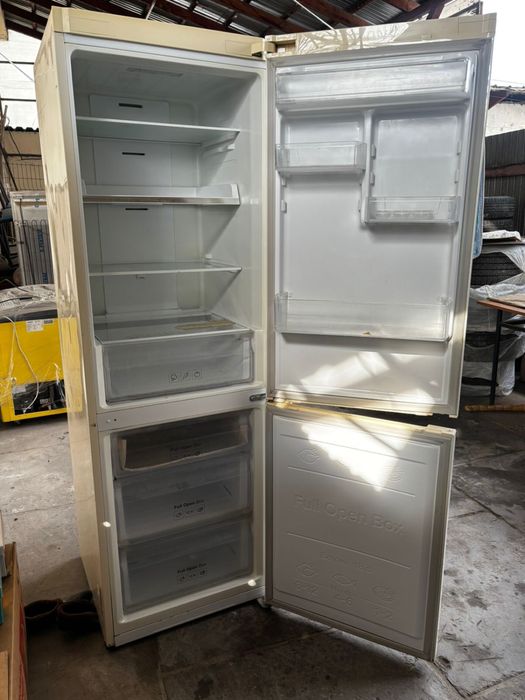 Холодильник срочно продам