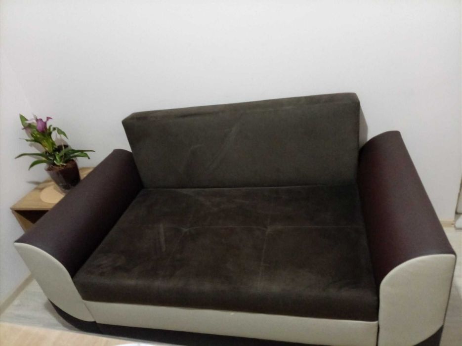 Холен Диван във добро състояние