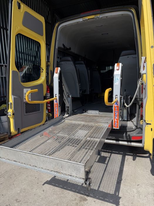 Vand lift hidraulic persone cu dizabilitati