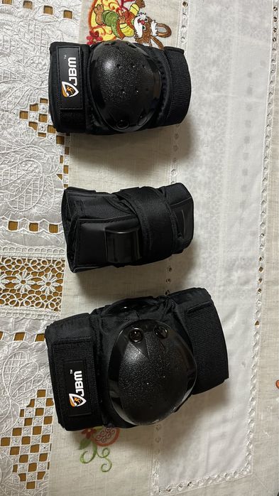 Role Firefly (marimea 33-36) Bonus: cotiere, genunchiere & casca