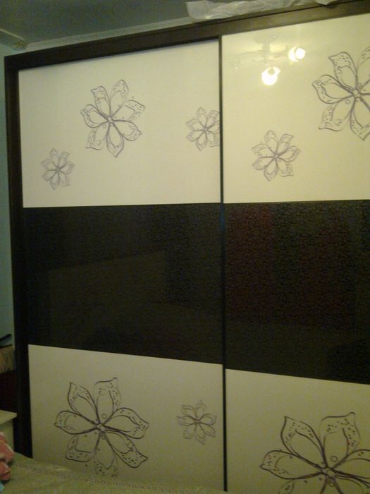 Продается Спальный гарнитур. Дверь купе