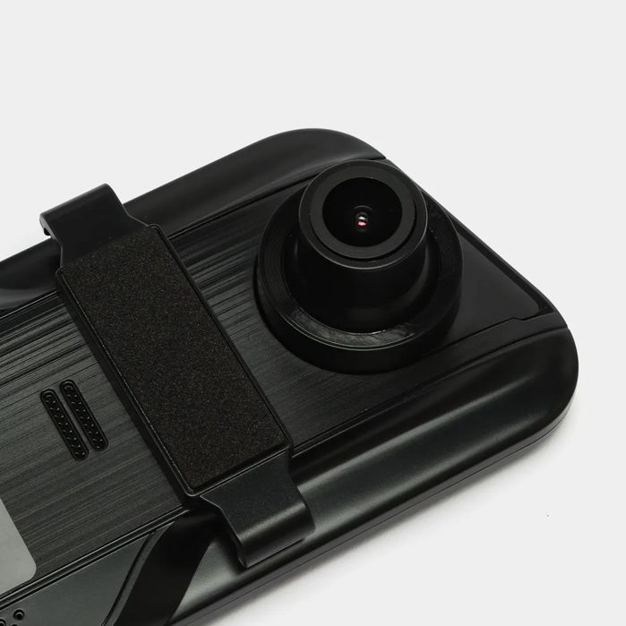 Видеорегистратор с тремя камерами