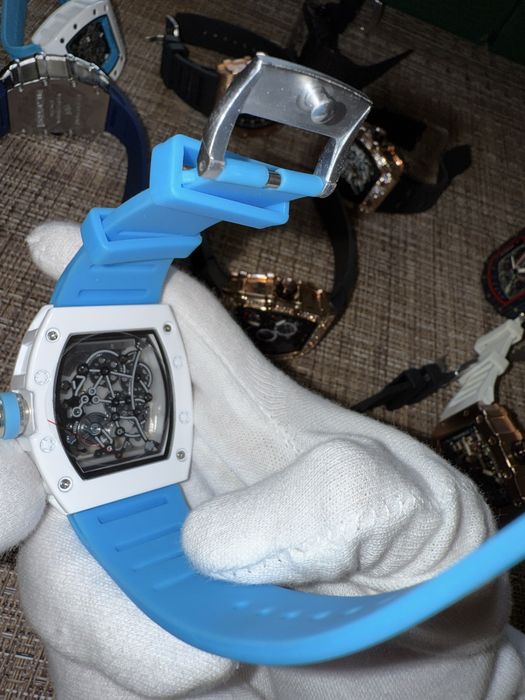 Различни часовници на известни марки