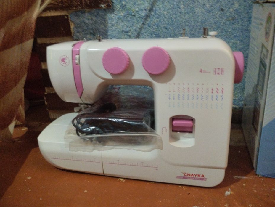 Продаётся швейная машинка
