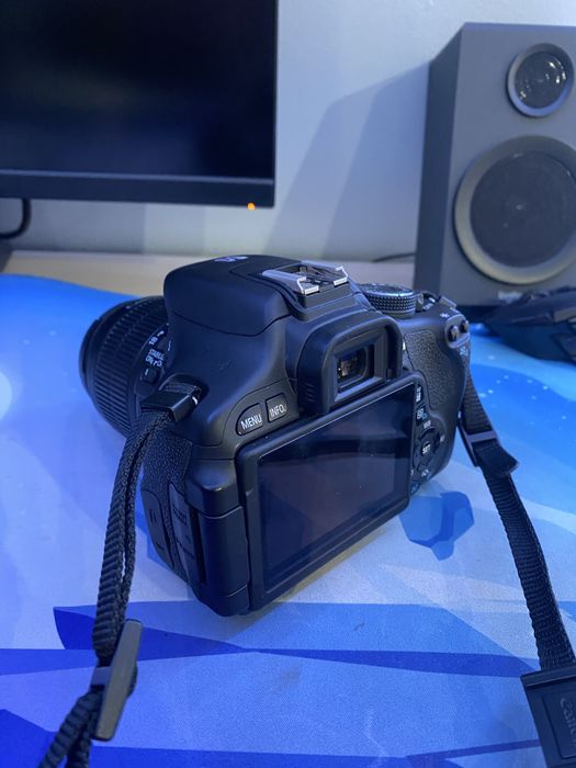 Canon 600D + obiectiv fix 50mm