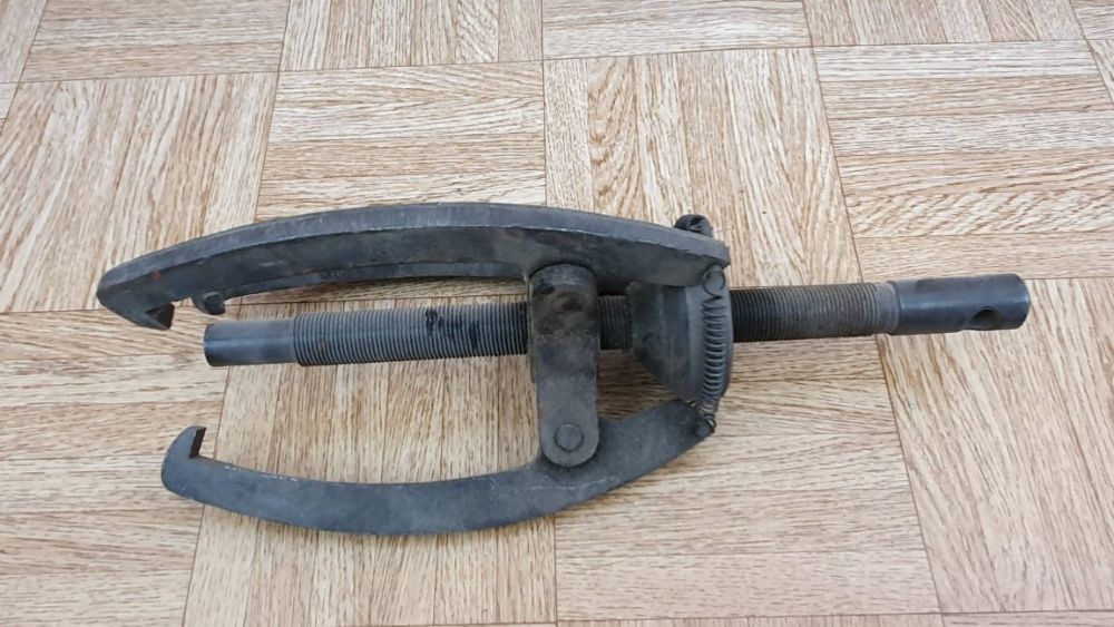 Съемник универсальный автомобильный