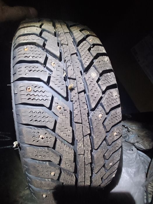 Продам зимнюю резину вместе с дисками