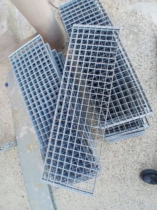Vând trepte zinacate metalice pentru detali sunat la numarul de telefon 0733 155 058