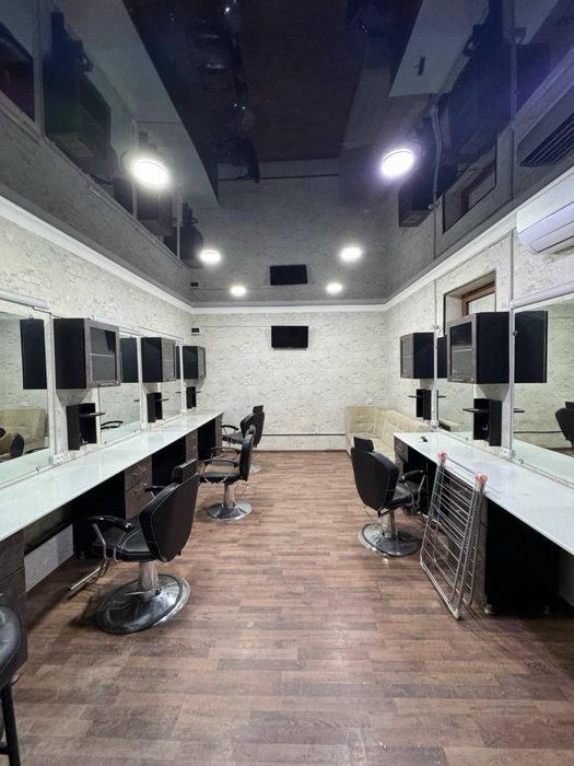 Парикмахерские кресла в отличном состояние