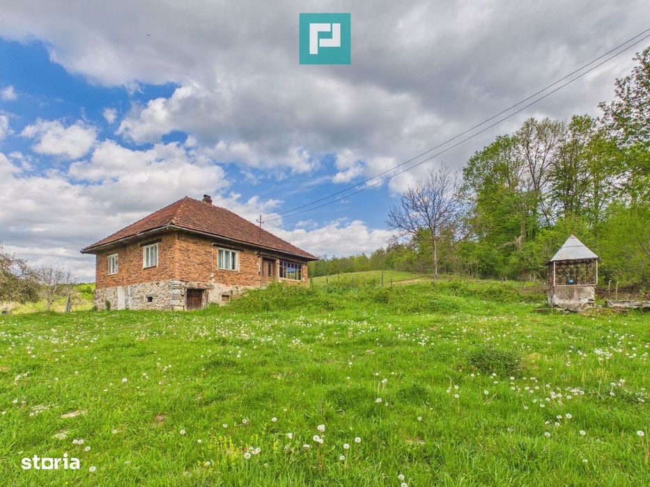 Casă cu teren de 17.681 mp, în loc. Hălmăgel, Arad