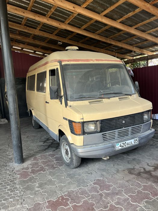 Mersedes Бусик    .