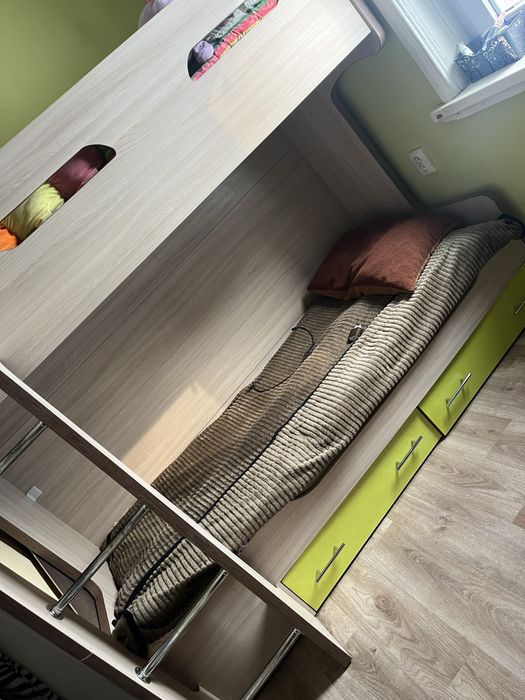 Продам двухярустную  кровать