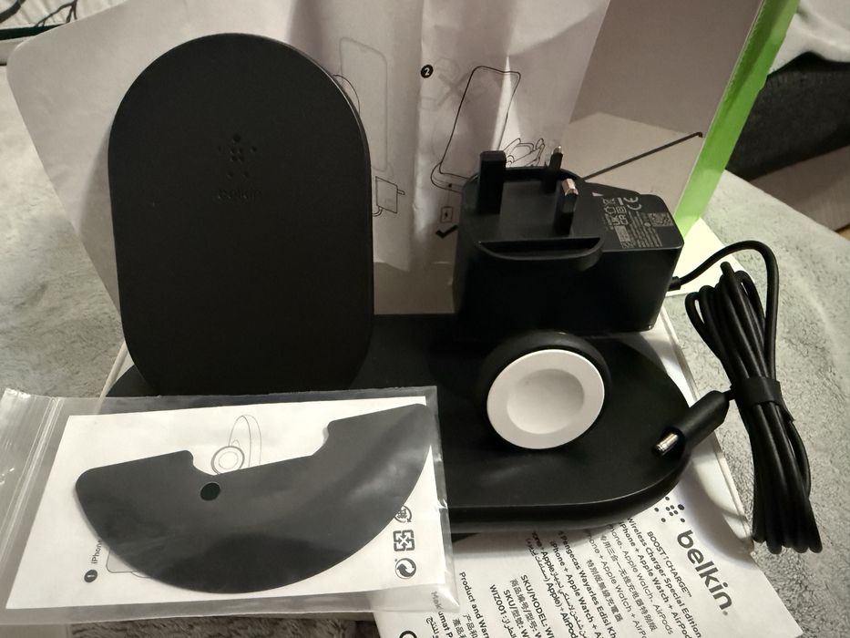 Зарядна станция Belkin 3 in 1 wireless charger