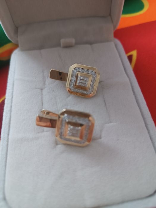 Продам серьги золотые с бриллиантом