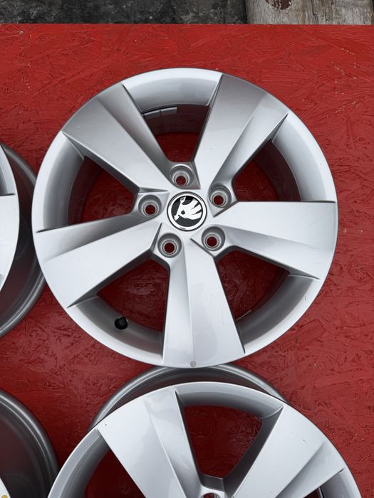 Jante Noi originale Skoda R16