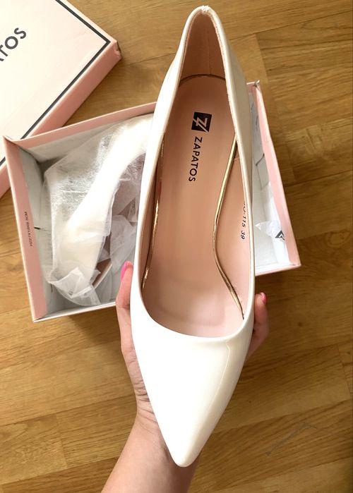 Бели официални токчета