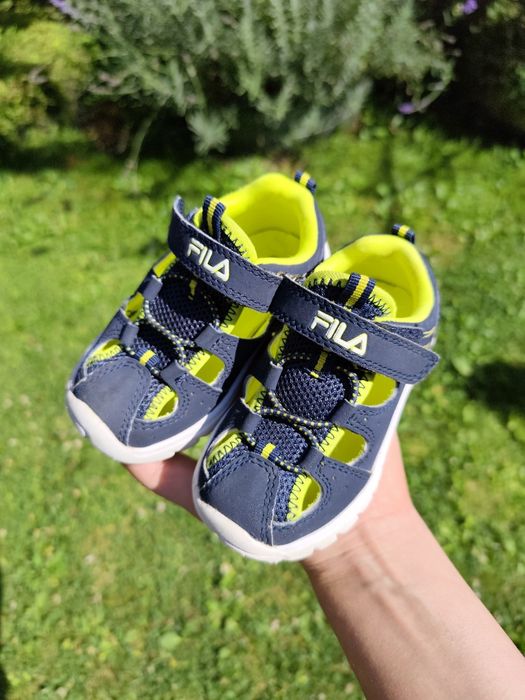 Adidași Biomecanics, sandale Geox și sandale Fila