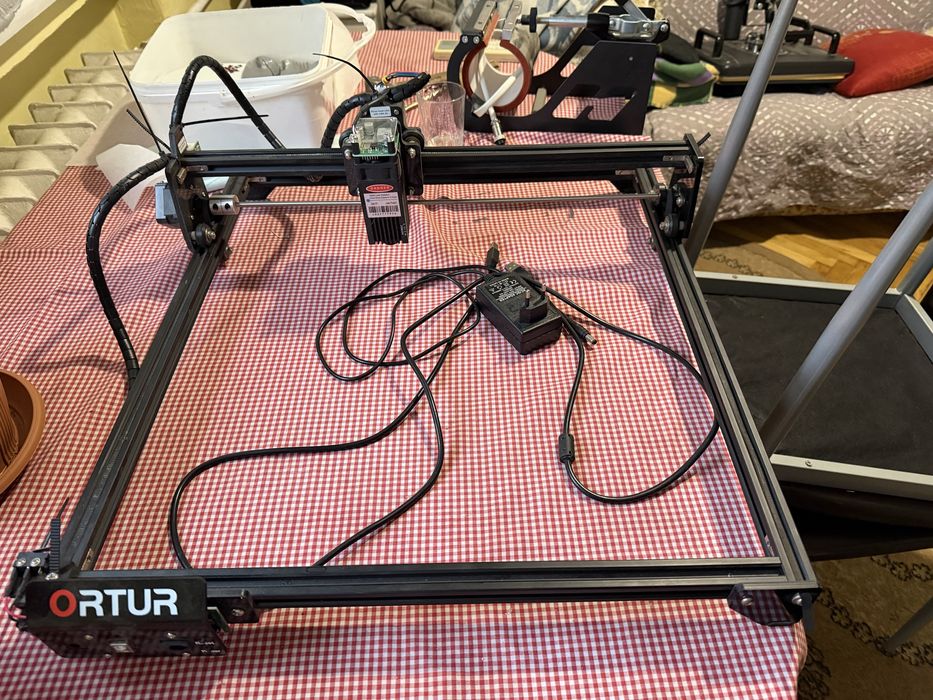 Продавам лазер  за гравиране Ortur LM2 S2