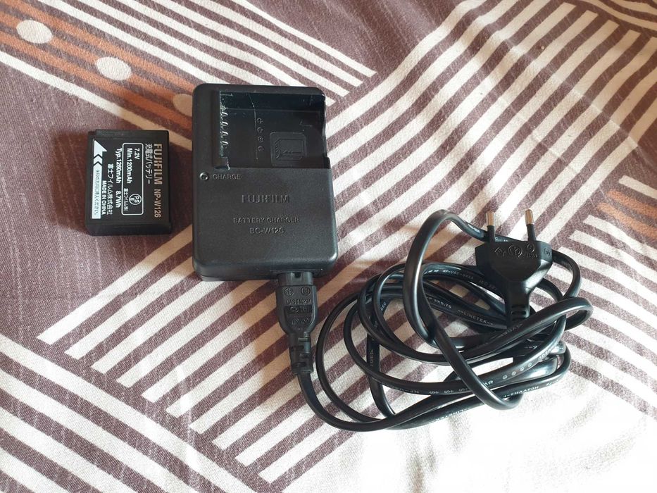 Продам оригинальное зарядное устройство FUJIFILM BC-W126