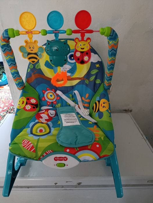 Продается коляска и шезлонг.