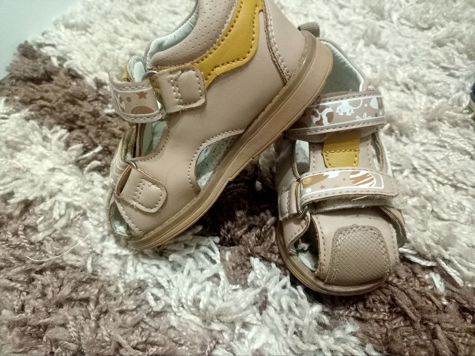 Продам детскую обувь