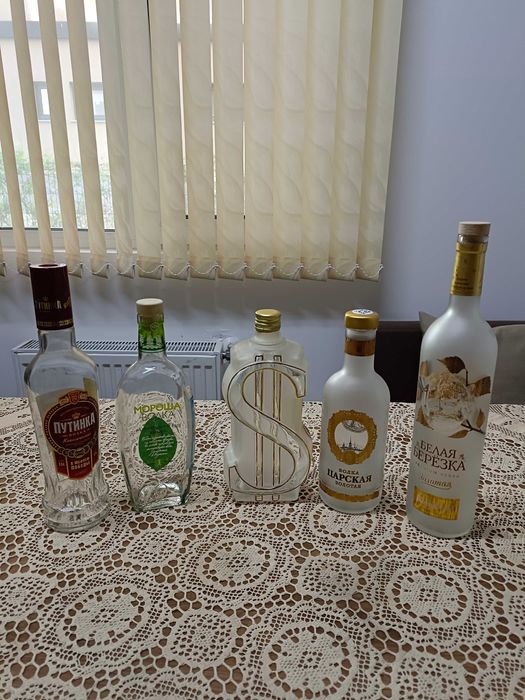 Празни бутилки от водка за колекция!