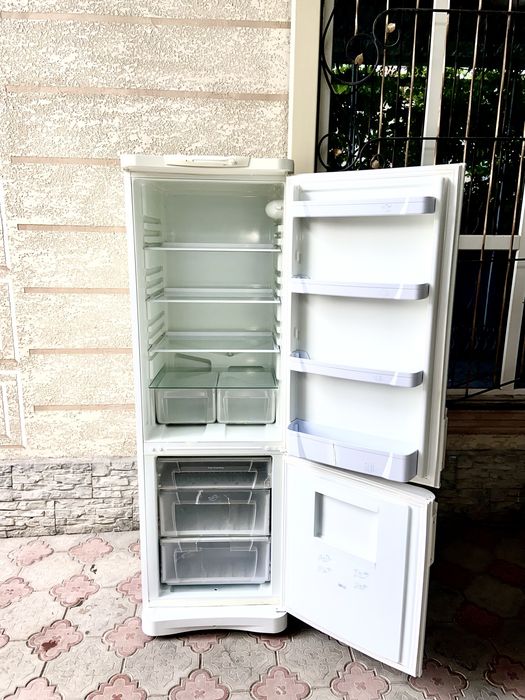 Продам холодильник Индезит с доставкой