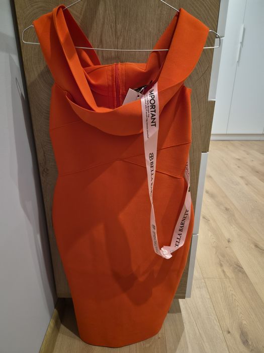 Чисто нова рокля размер С Bella Barnet