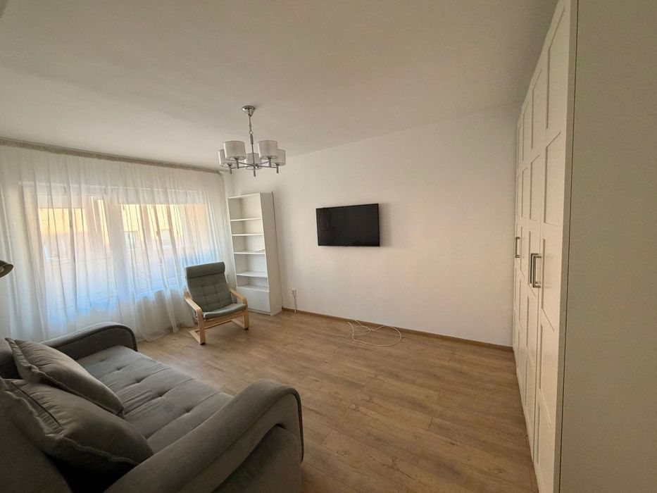 Vânzare apartament 3 camere  etaj 1
