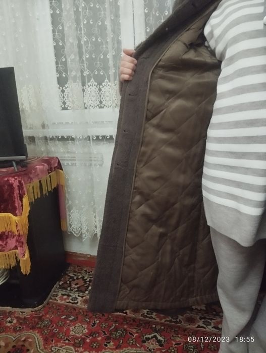 Ayollar paltosi sotiladi