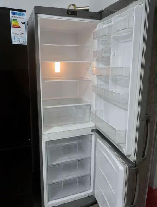 Срочно продам Большой холодильник