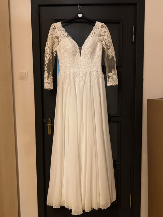 Rochie mireasa cu crinolina