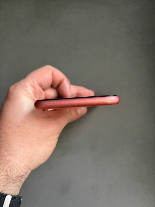 Vând iPhone XR 64GB, funcționează perfect.