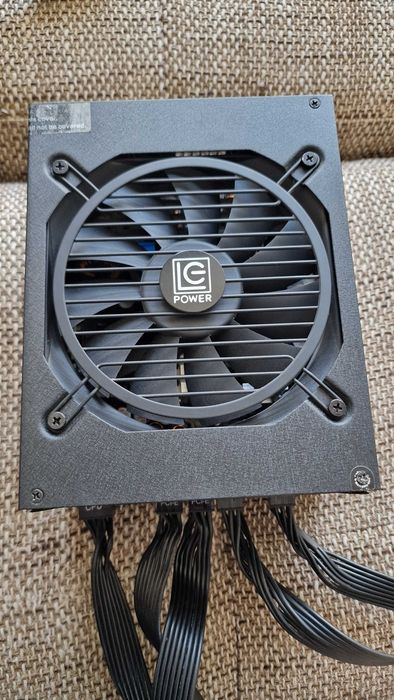 Продавам компютърно захранване LC-POWER LC1200 V2.4
