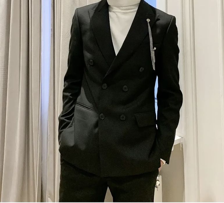 Продаётся шикарный, стильный костюм