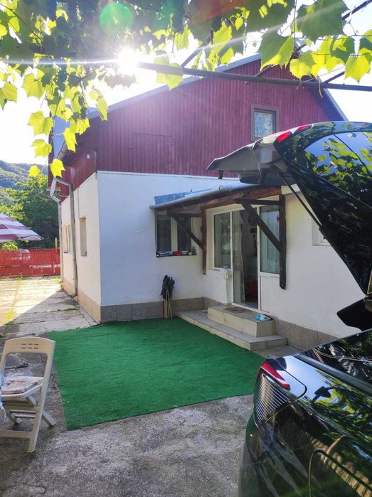 Casa cu 5 camere , la 25 km de Sinaia