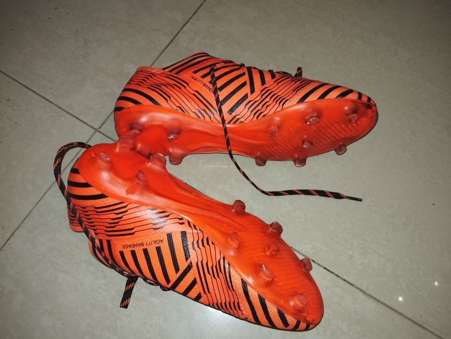 Vând ghete de fotbal adidas
