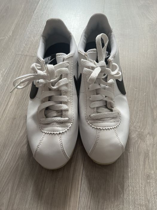 Дамски оригинални маратонки Nike 39 размер