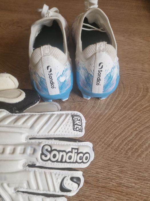 Детски бутонки Sondico Blaze Junior FG Football Boots и Врата. ръкавиц