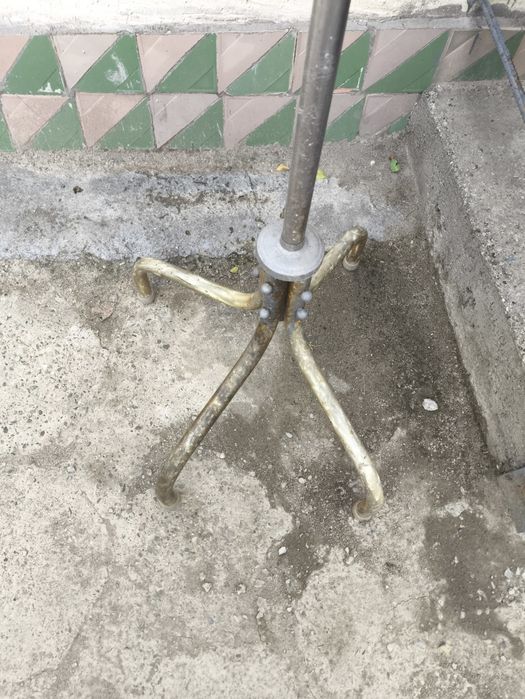 Продам старую Вешалку