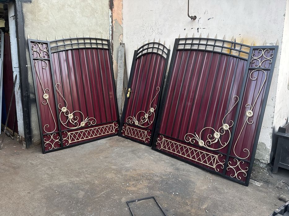 Распашные кованные ворота