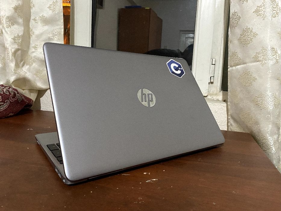 Noutbuk RYZEN 7 SSD 512