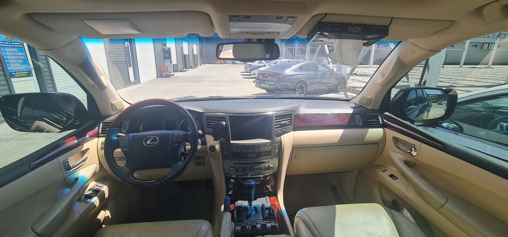 Lexsus LX570 qora