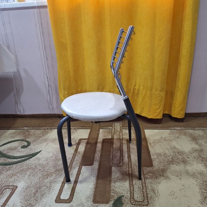 Стулья 2 штуки тяжёлые прочные