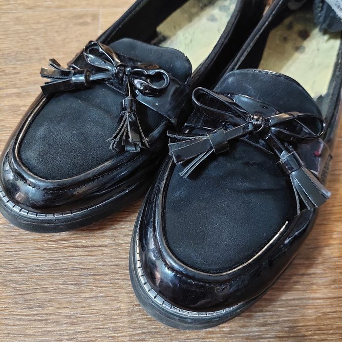 Продам школьные туфли 40р