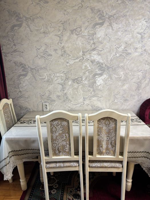 Стол со стульями