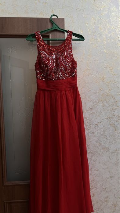 Красное платье в пол