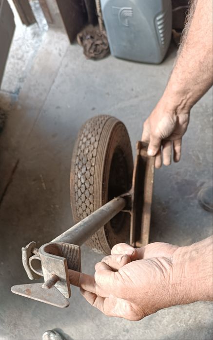 Продам колеса на лодку 2 шт.