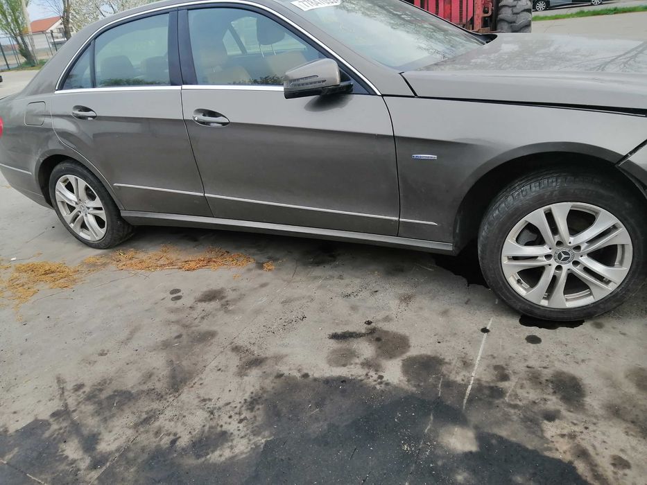 Dezmembram Mercedes E220