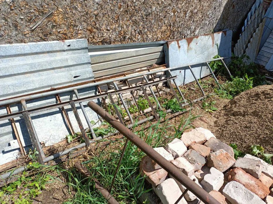 Продам лестницы металлические